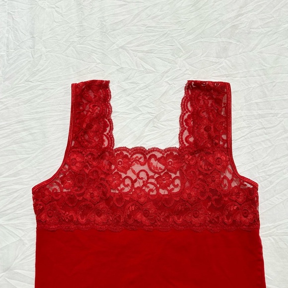 Red lace cami - Picture 8 of 9